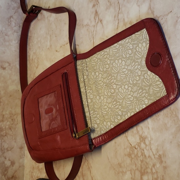 HOBO cherry red vintage style flap clousure crossbody bag - Picture 4 of 7